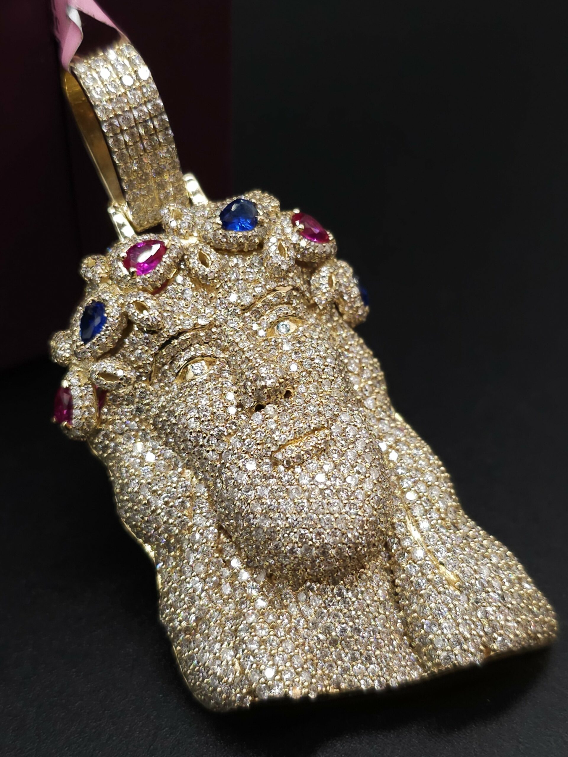 10KT Gold 9.75CT Dia Jesus Pendant - Image 3