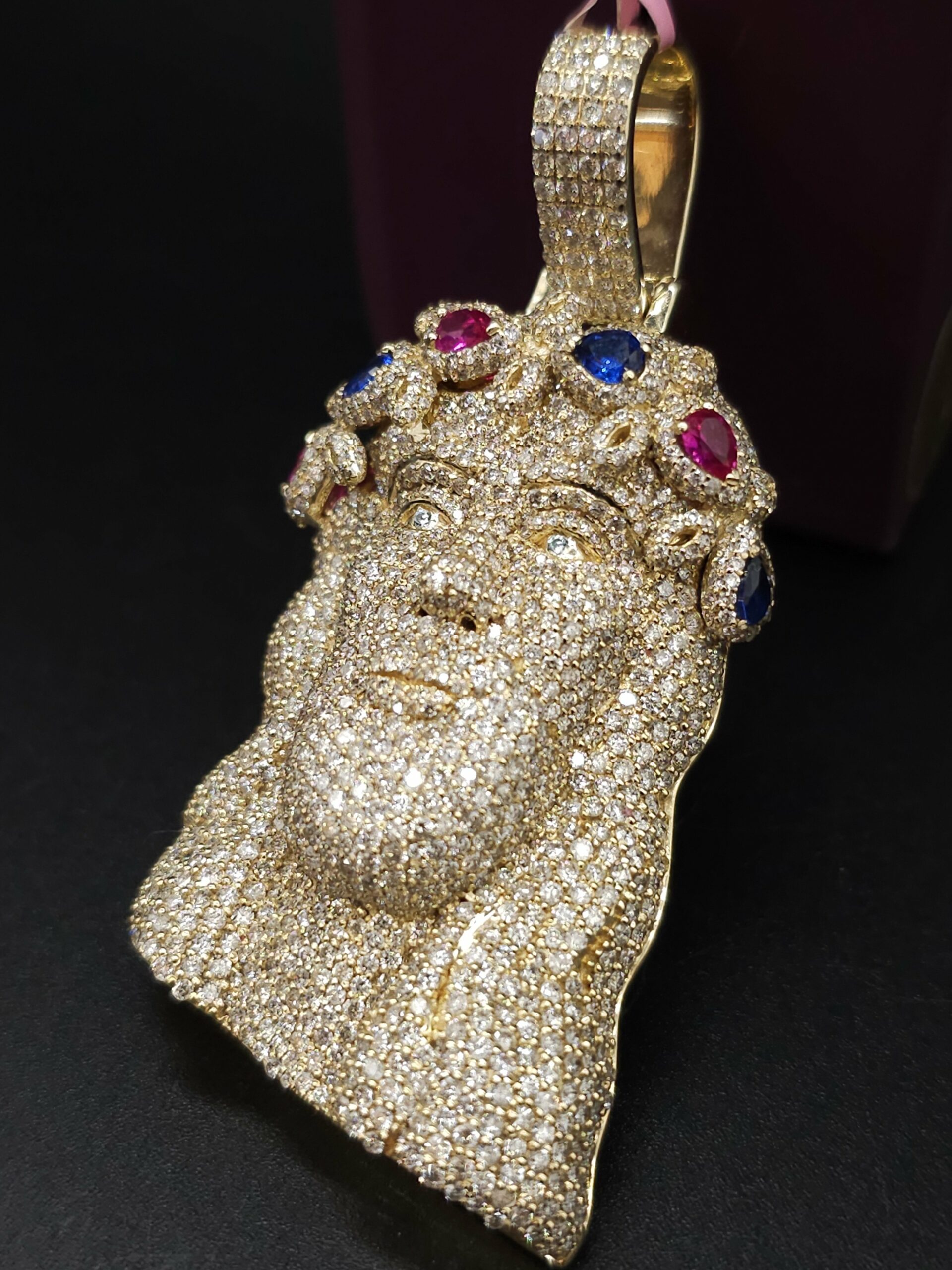 10KT Gold 9.75CT Dia Jesus Pendant - Image 2