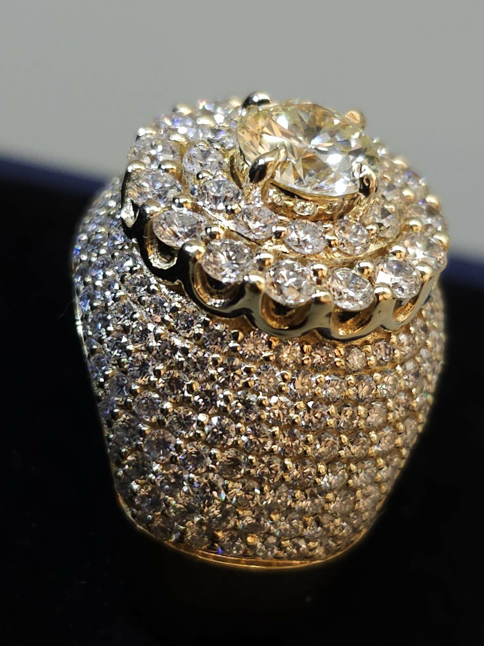 14KT Gold 5.88CTW Dia Mens Ring With Earrings Set - Image 6