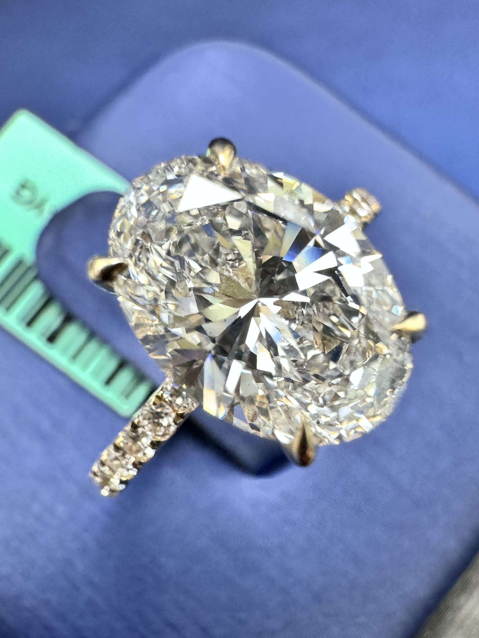 14KT Gold 3.09CT LabGrown Oval Diamond Ring - Image 3