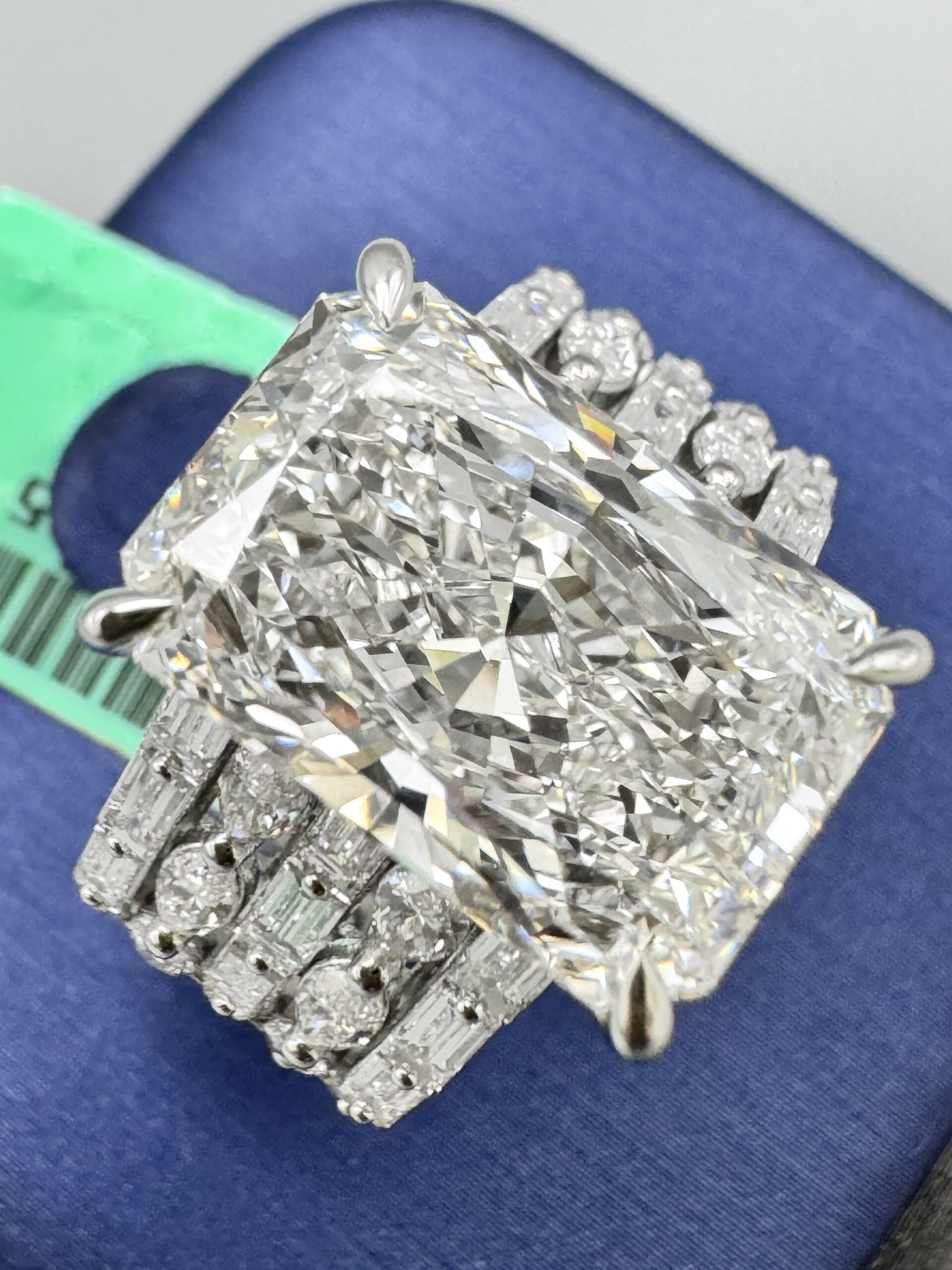 14KT W/Gold 9.00CT RadiantCut LG Diamond Bridal Ring - Image 4