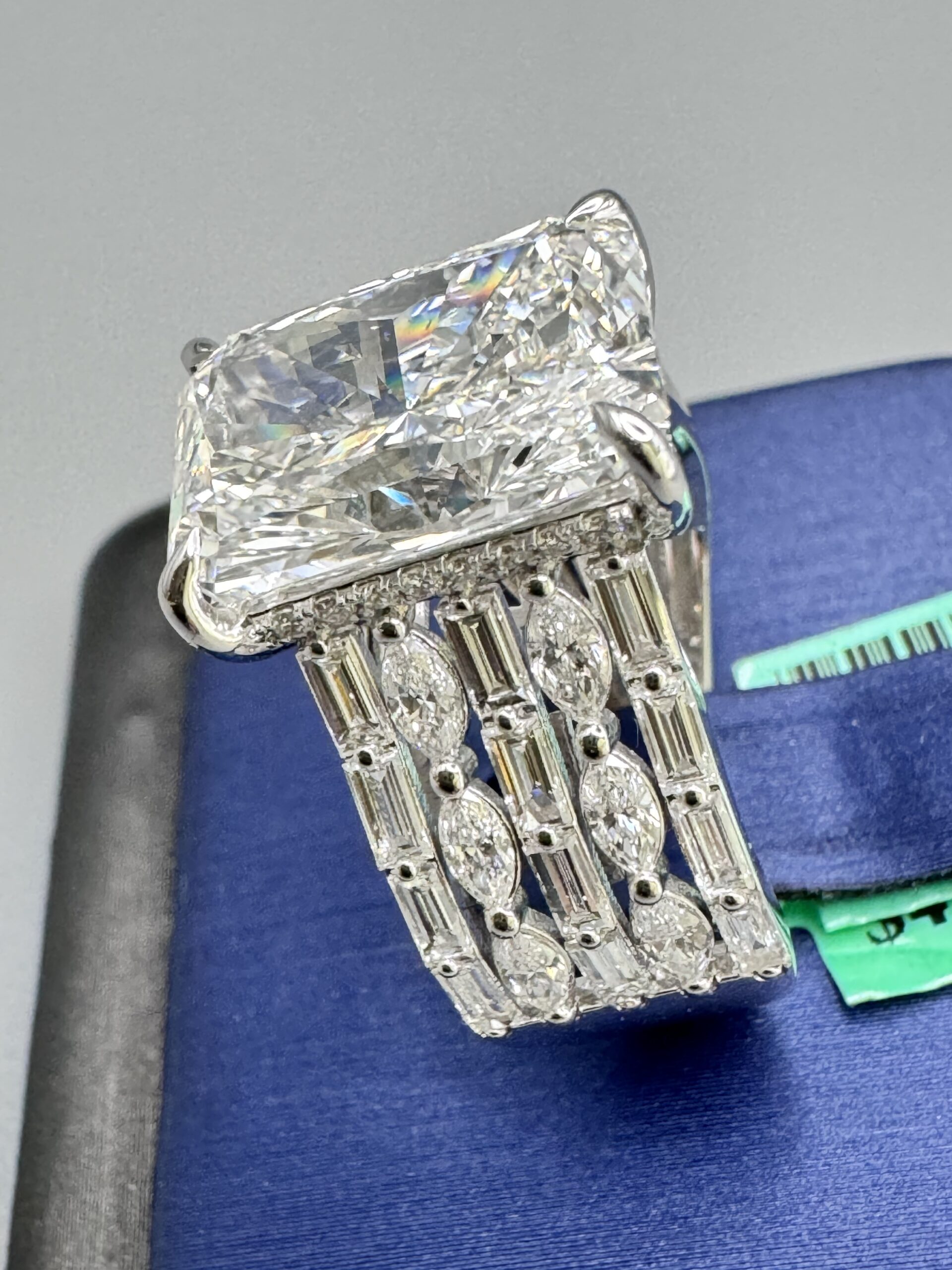 14KT W/Gold 9.00CT RadiantCut LG Diamond Bridal Ring - Image 5